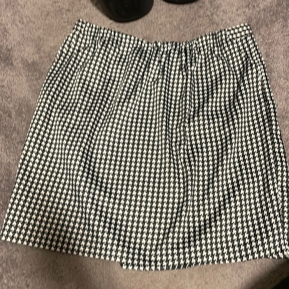 Black and white elastic band skirt size XL
